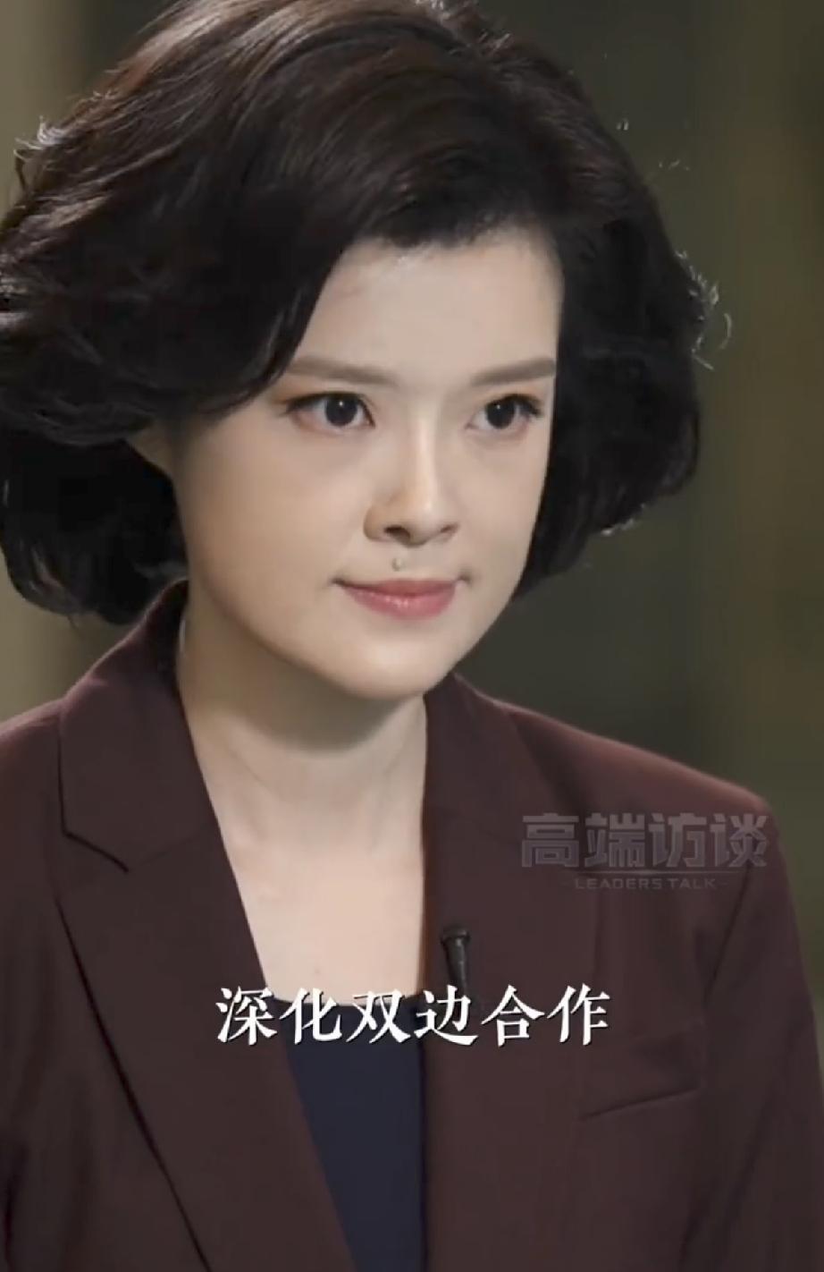 被采访敏昂来的邹韵惊艳到了！她双目焕彩，一开口便是美丽与实力并存的大女主。邹