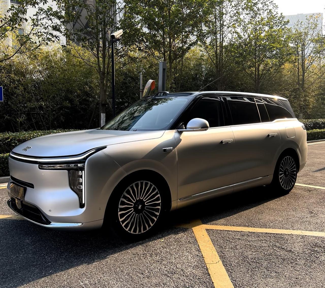 不服都不行！25年10月，智己品牌销量1.32万辆25年11月，智己品牌