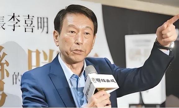 台湾前参谋总长李喜明一席话，让岛内炸锅！他直言解放军不是不敢打，而是时机未到