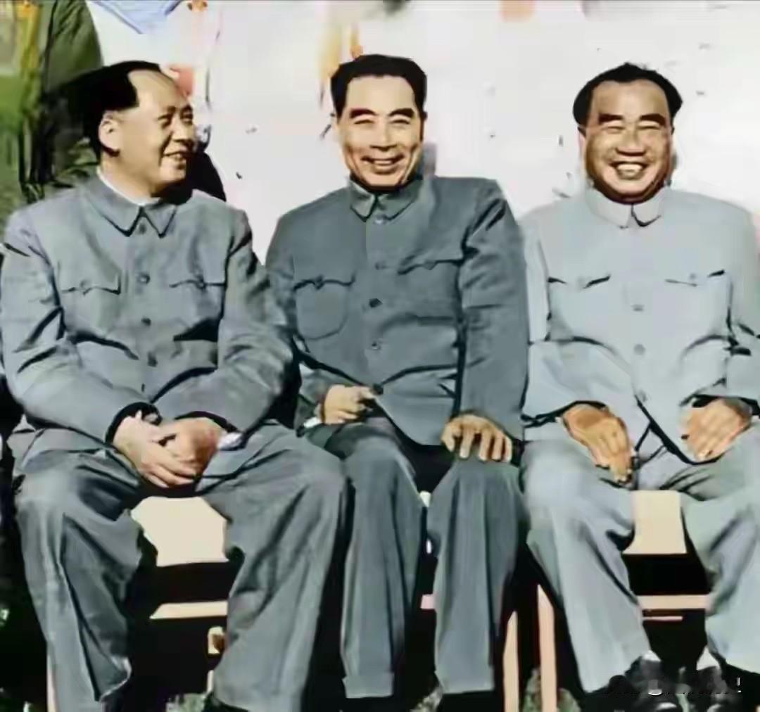 看到这三位伟人开心的笑容，我瞬间心情十分的好看三位伟人笑的多开心，他们都是全