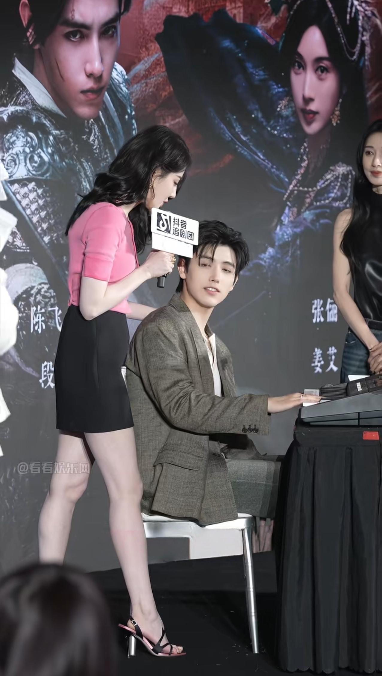 迪丽热巴和陈飞宇的新戏要上了，这帅哥靓女太养眼了，热巴这侧颜[爱心][爱心]