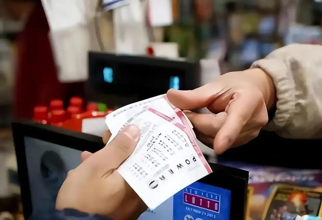 你有没有想过一个问题：中了500万彩票，你的人生真的就翻盘了吗？ 说实话，大