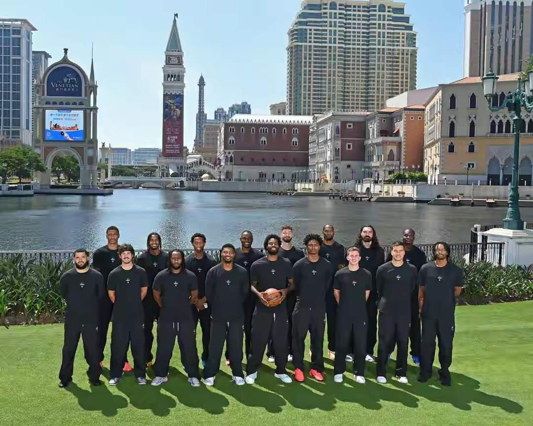 斯玛特在桑顿面前体型都要小很多NBA中国季前赛，火箭战胜独行侠，火箭次轮秀桑