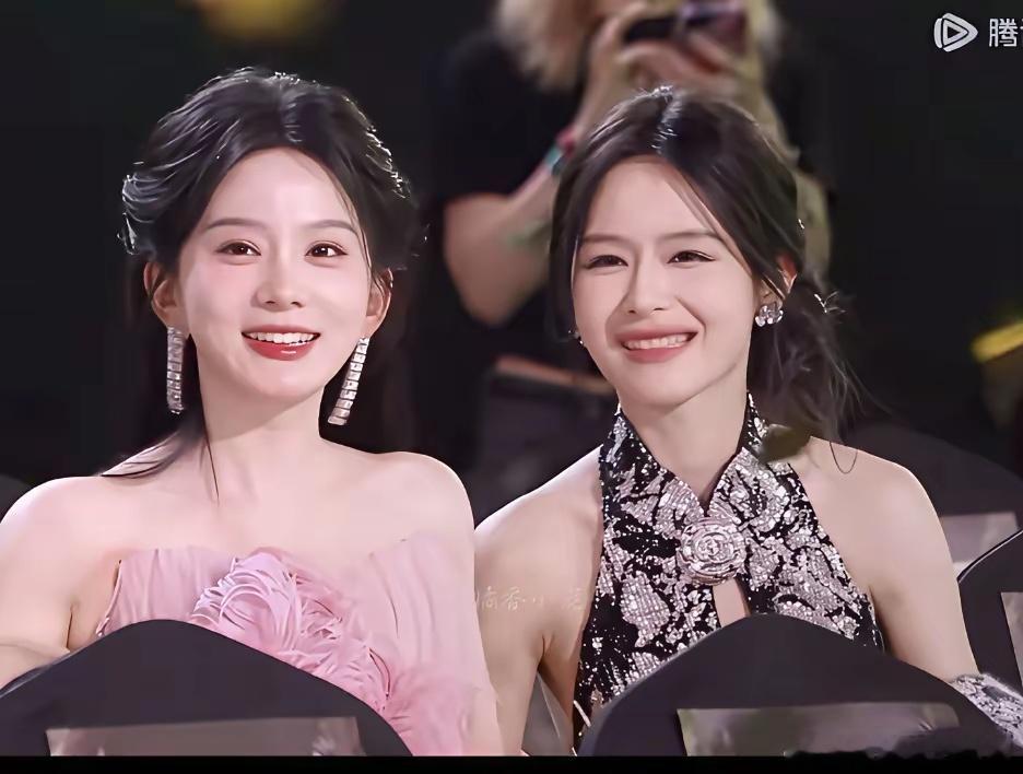 这是于正要捧的，赵晴和余茵。于正眼光没有看偏过，说会捧红她俩。赵晴黑龙江，余茵北