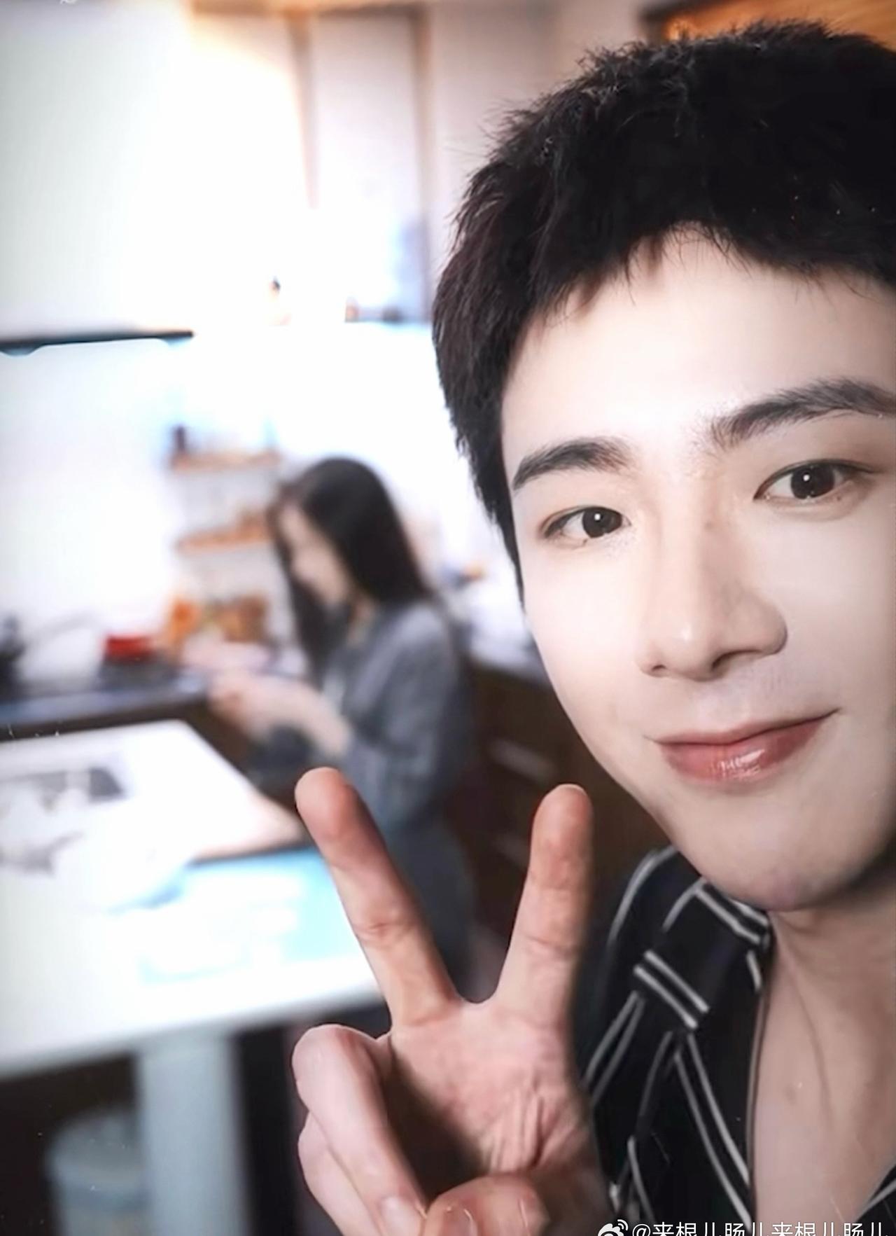 摩登兄弟浏览福袋1+0.5+2刘宇宁拍照要帅动作要快刘宇宁刘宇宁书卷一梦?