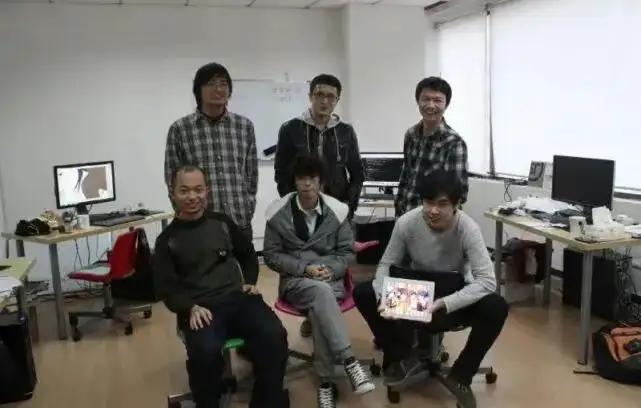 上海交大宿舍逆袭神话！三个“宅男”10万起家，13年狂揽千亿，如今竟要造一个10