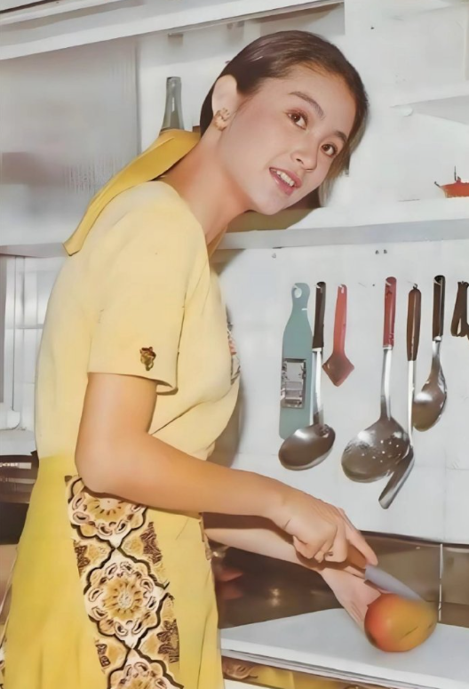 褪去荧幕上的惊艳造型，这是哪位老牌女神，你猜到了吗？​​​