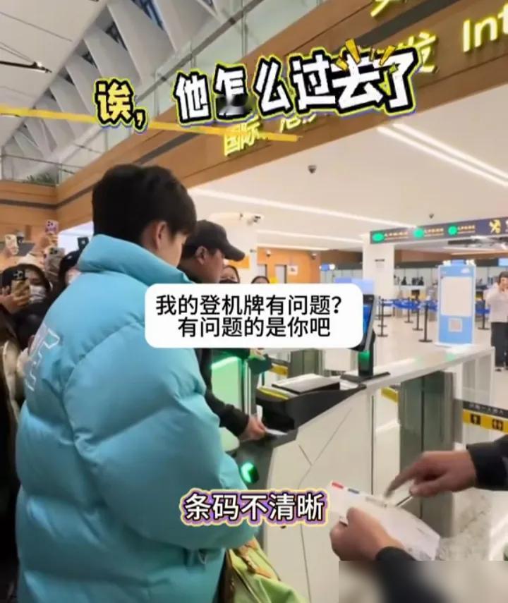 王楚钦去香港过安检历险记来了​[笑着哭]​！什么好玩的事都都让大头赶上了。