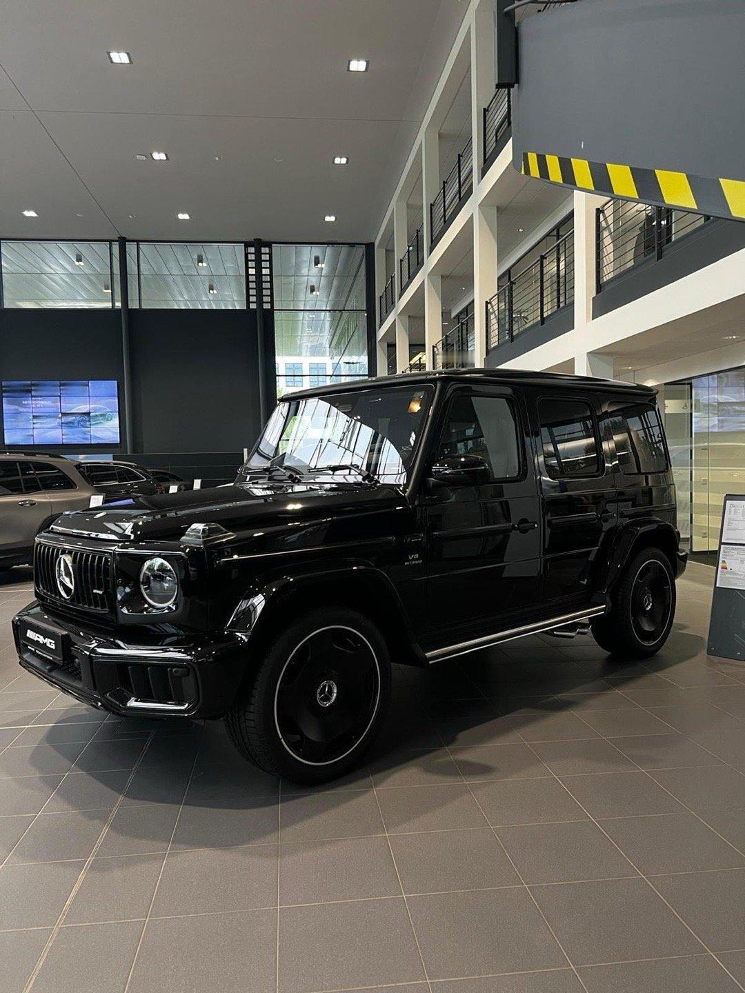 奔驰G63AMG1.外观无须多言，方盒子造型就如911一样，迭代不需要做大