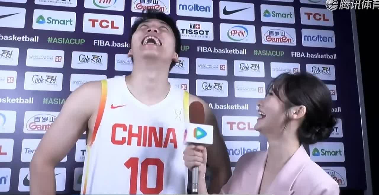 看王俊杰打球，我感觉不真实！比如第一个球，他居然使出了后仰跳投，之前这个位置