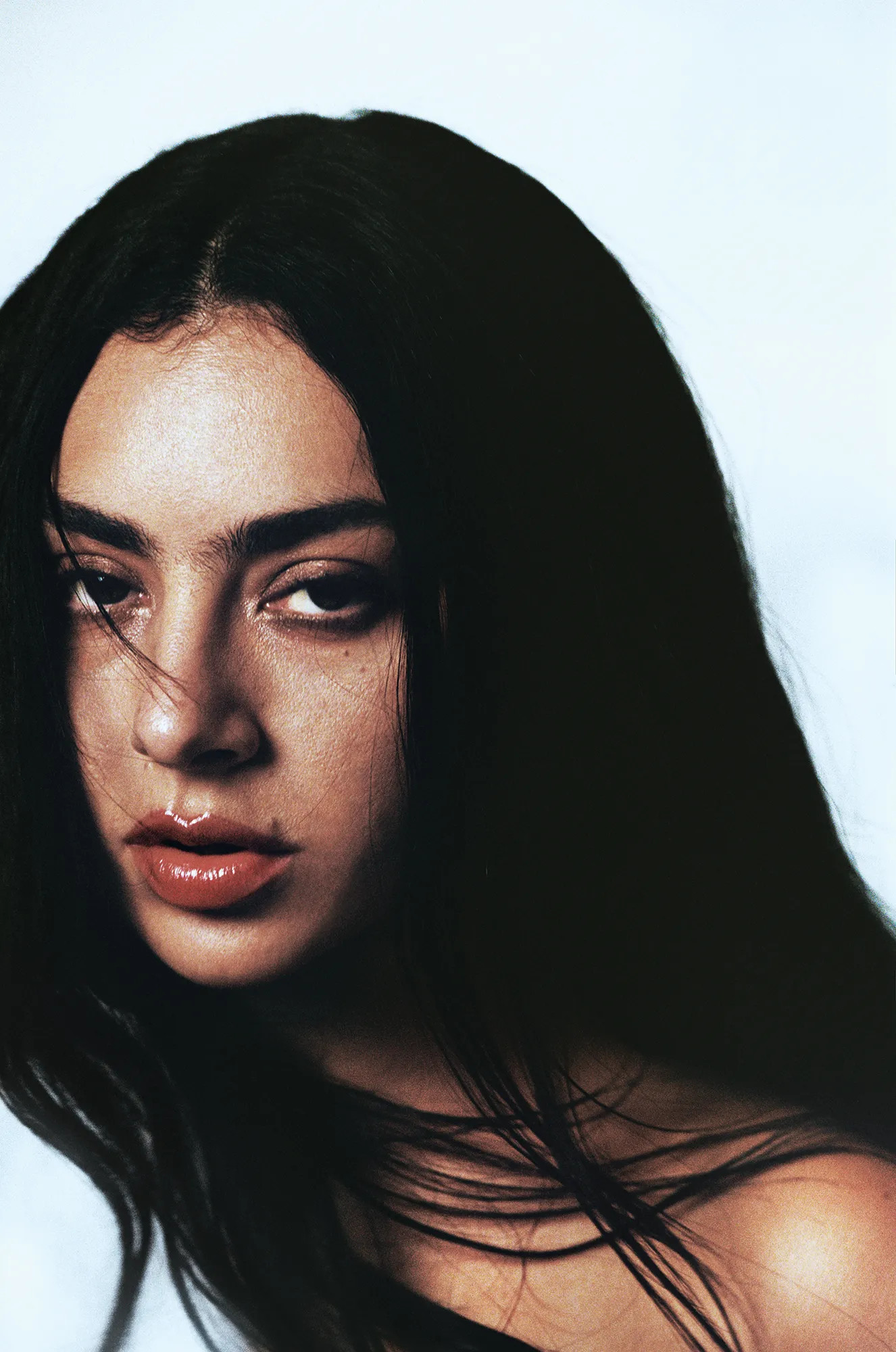 OMG！洗茶Charlixcx和海伦娜·伯翰·卡特被曝正在初期协商加盟白莲花度