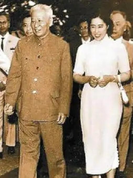 1948年，刘少奇在西柏坡迎娶了他的第六任妻子王光美。这是刘少奇此生最后的婚姻，