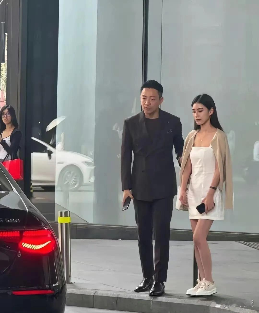 汪小‎‎菲个子不矮啊⁠⁠，但他穿‏的鞋咋这么奇怪？
