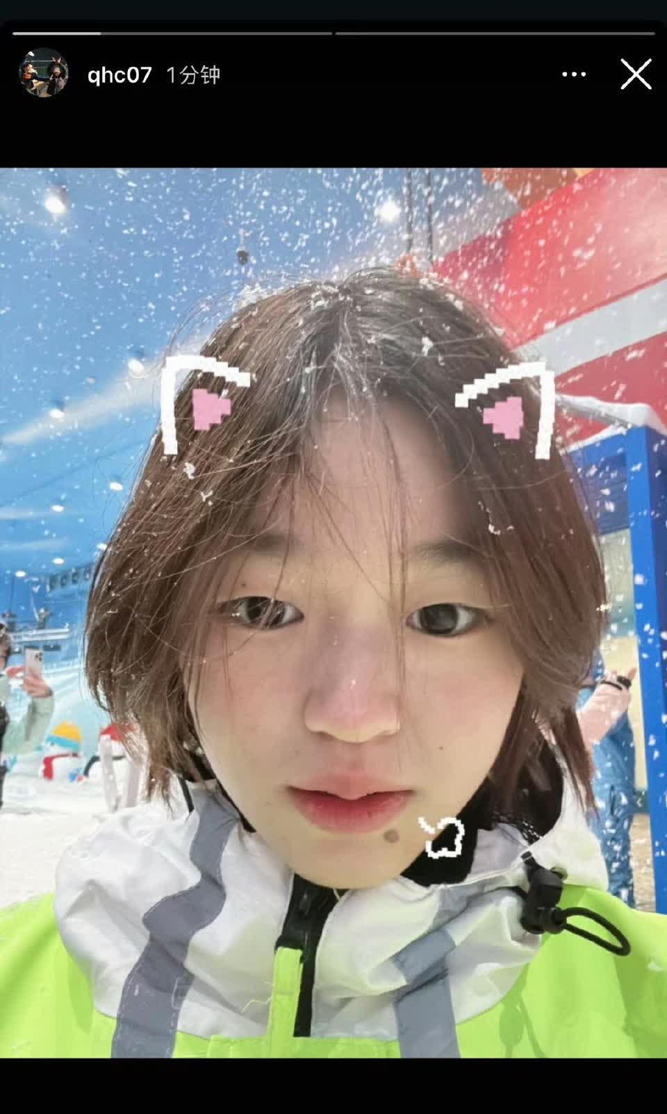 09月22日，全红婵最新晒出自己美照，感觉瘦了好多，露出了开心的笑容，看着全红婵