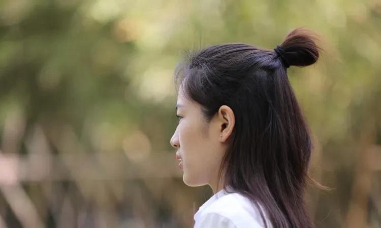 我堂妹的女儿，两年前辞职在家搞什么自媒体，不肯出门，不肯交朋友，不肯恋爱结婚，把