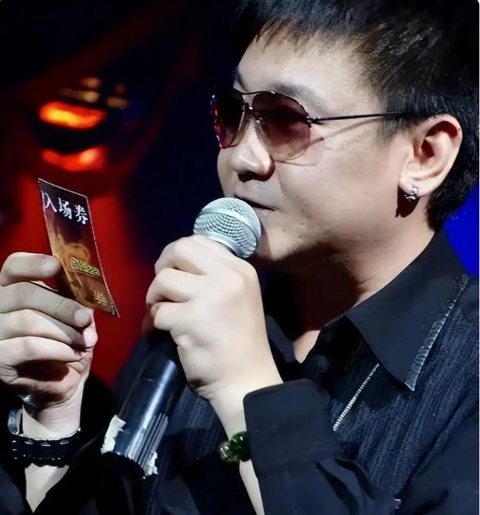 张克芃去世，让影迷歌迷都接受不了，年仅54岁太年轻了，然而在他去世前，已经出现了