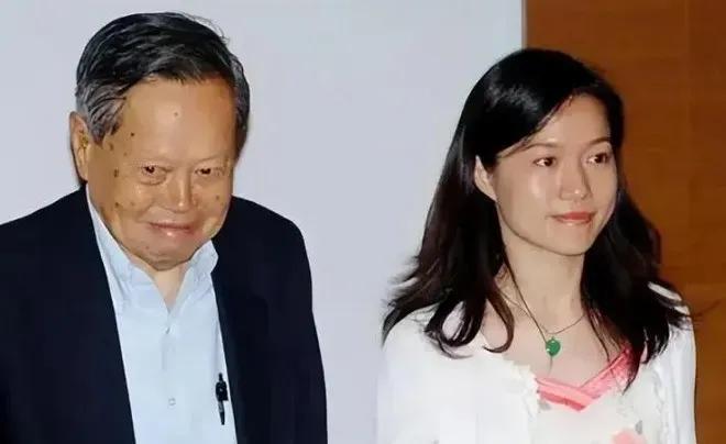真爱不是占有而是成全103岁的杨振宁，用科学家式的理性经营婚姻，以诗人般的