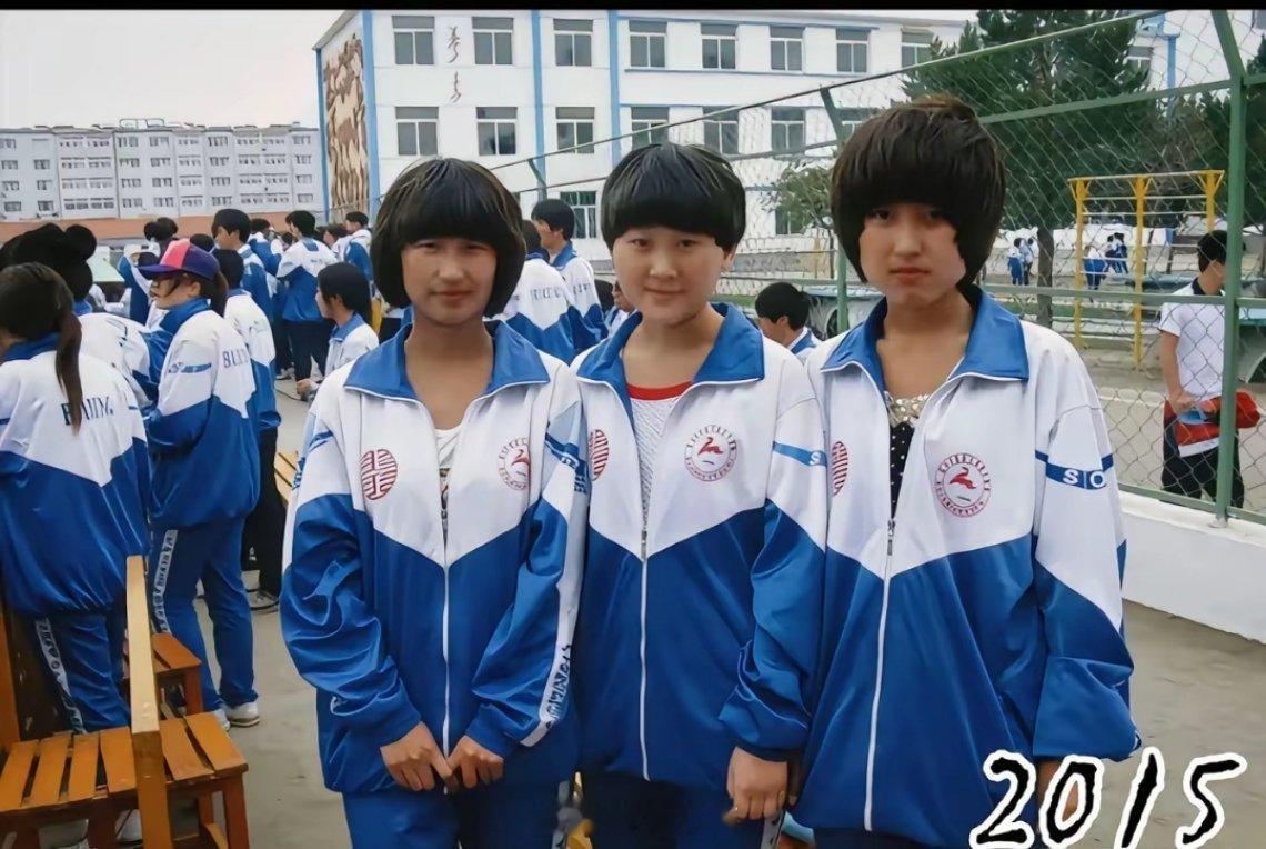 从校园到社会的友谊，三人都变成大美女了。