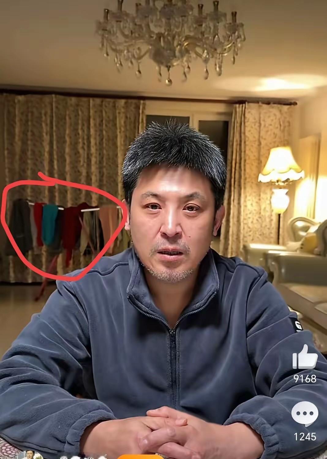 一个敢拒绝春晚的男人，家里竟然是这样的。我扒了扒连上17次春晚的孙涛，发现一个