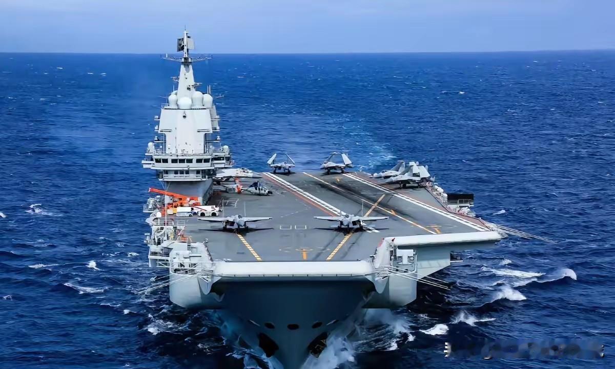 中华人民共和国今天正式向全世界宣告两件大事：第一件就是，我们的福建舰航母今天