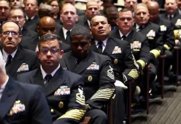 美军全世界第一，为什么美国没有出现军政府？原因很简单，美国大兵的工资都是国会拨款