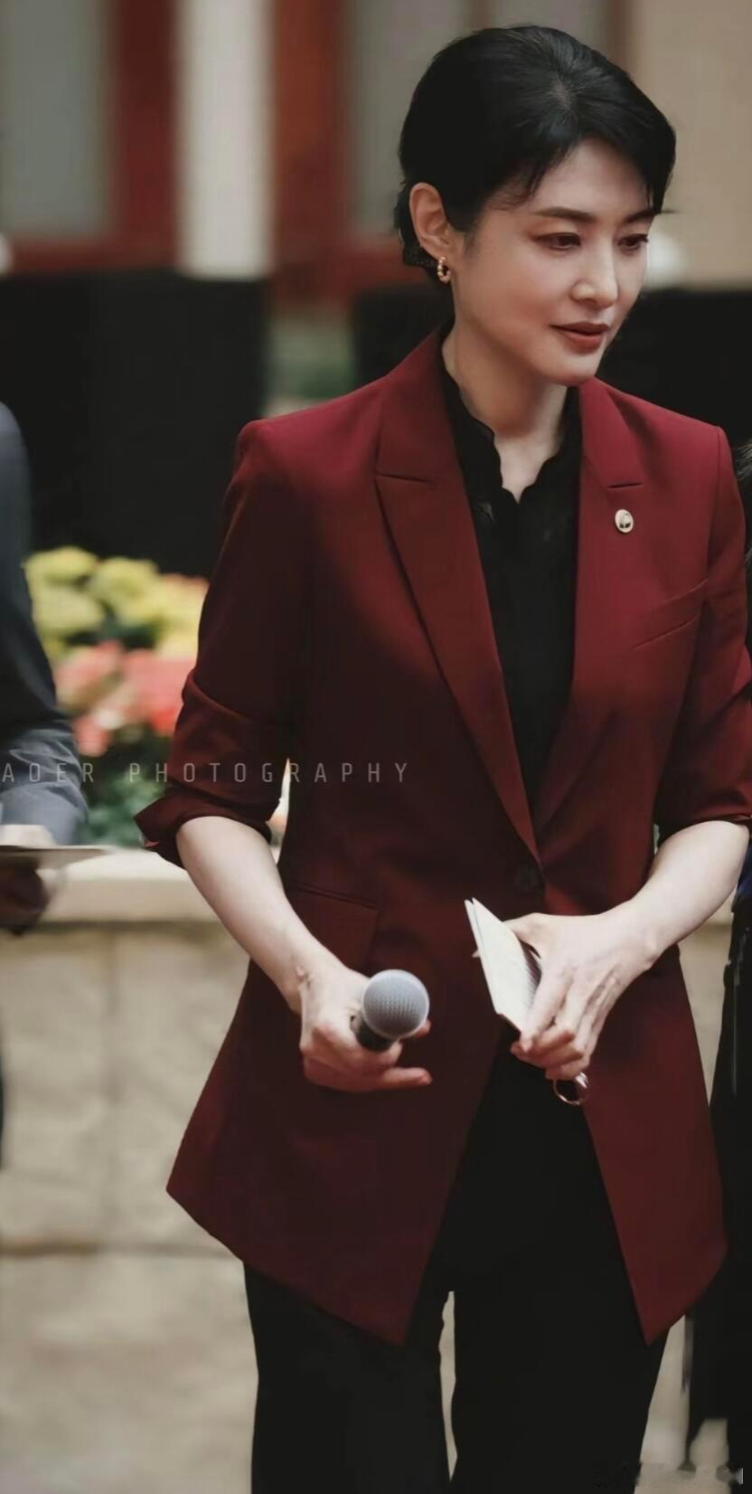 周涛女领导说要带你回家周涛的“跟我走还是？”太绝了！女领导主动邀请回家，这