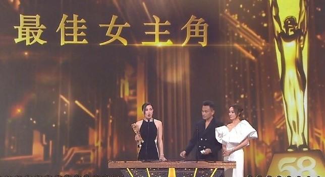 能打败佘诗曼的只有佘诗曼自己！恭喜佘诗曼凭借《新闻女王2》第四次获得万千星辉颁