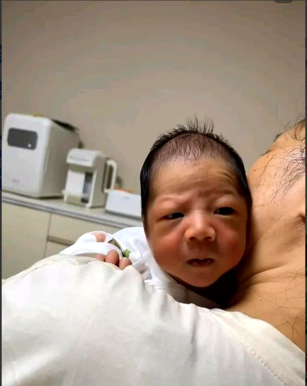 尴尬的一幕！一个30多岁的农村妇女吐槽，自己和丈夫都已经是晚婚晚育了，结婚的
