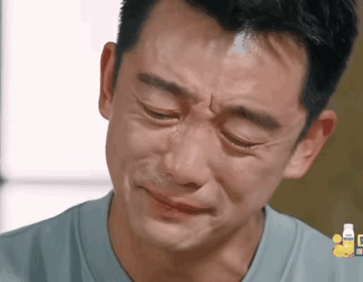 郑恺这一家子，总让人忍不住心生心疼。虽说作为明星，他们经济上毫无压力，生三个可爱