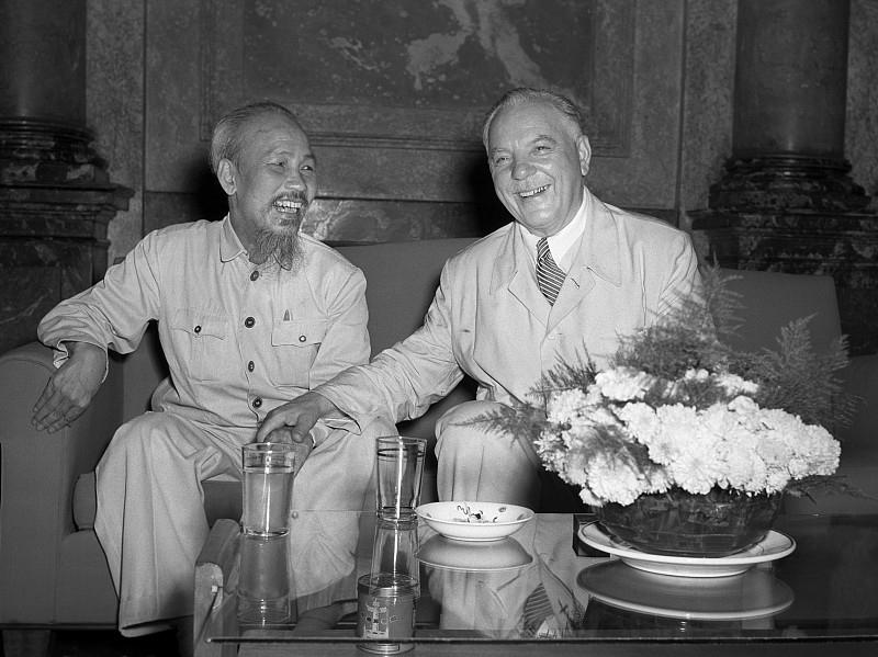 日记｜终于读懂：最懂汉字的人，为何亲手废掉汉字今天翻历史，突然看懂了胡志明当