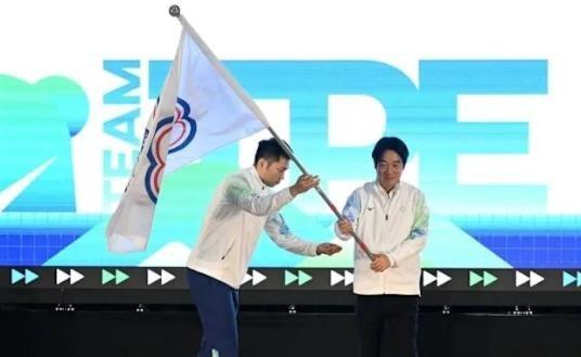 9月8日赖清德亲自授旗的740人亚运代表团，482名运动员出征名古屋，现场铺设“