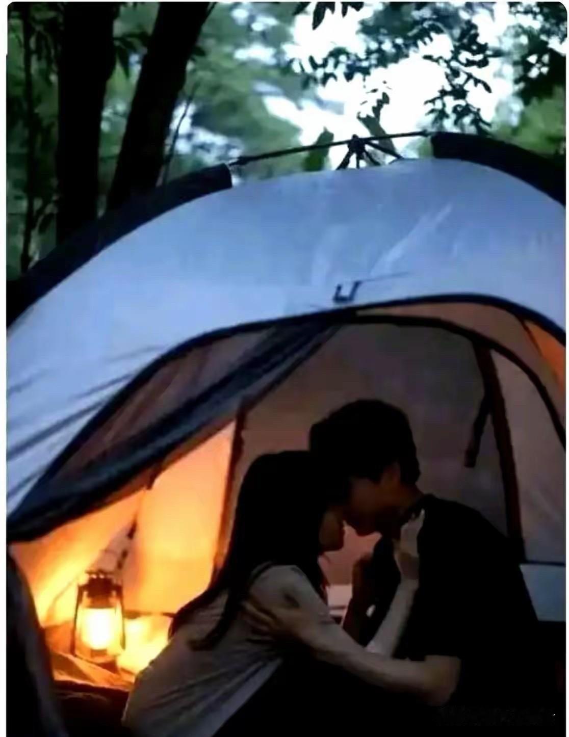 太炸裂了！一女子打着“独自露营”的旗号，去跟情人约会？结果，丈夫在后面悄无声息地