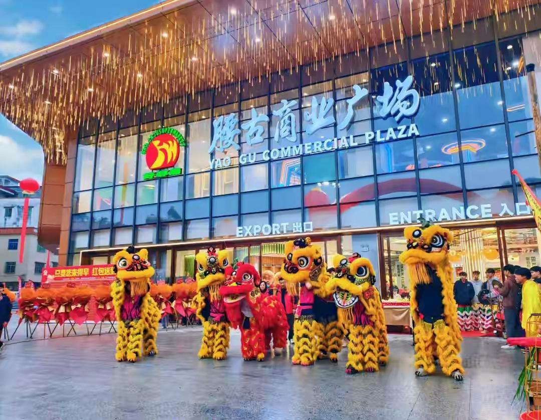 云浮腰古镇自从金晟兰钢铁厂进驻之后发展迅速，从一个小镇变成云浮第二个工业产值百亿