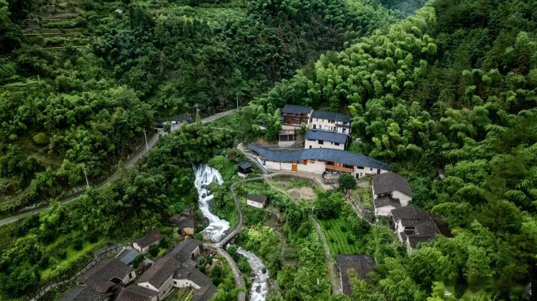松阳文化赋能激活乡村新活力“2025浙江文化和旅游总评榜”于杭州桐庐发布，松阳成