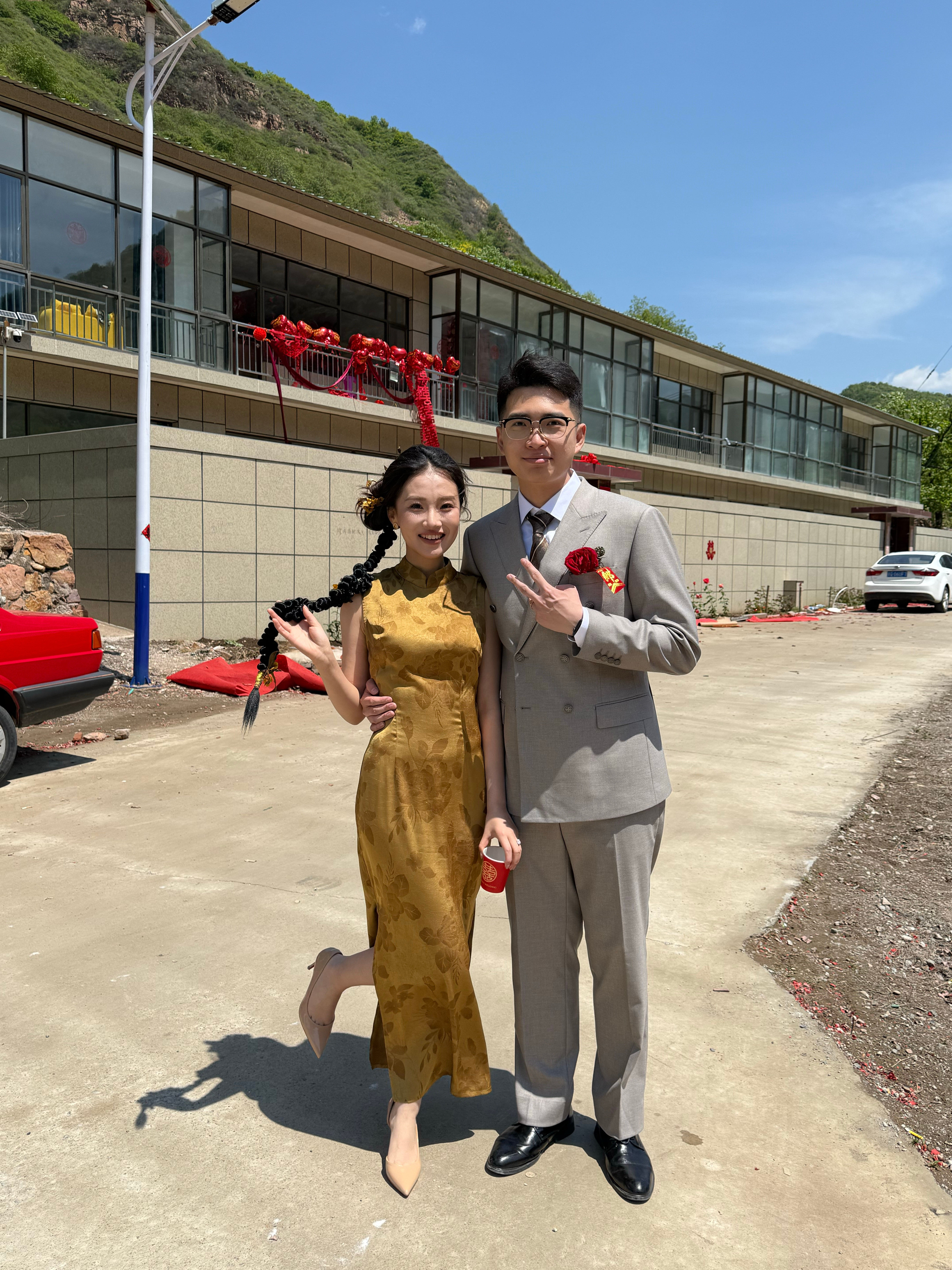 测续航顺便参加了个婚礼，这你受得了吗[doge]虽然不认识，但祝福他们！确实郎才