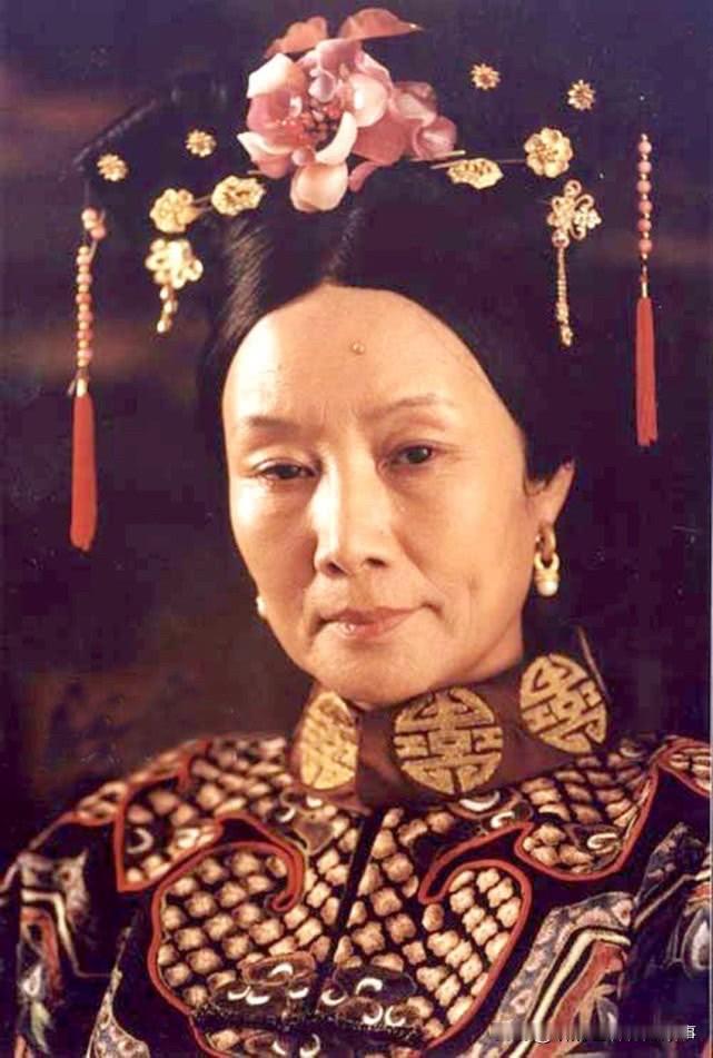 慈禧太后向全世界宣战的之前，先把主和的大臣杀了一批，等到战败后，又把主战的大臣清