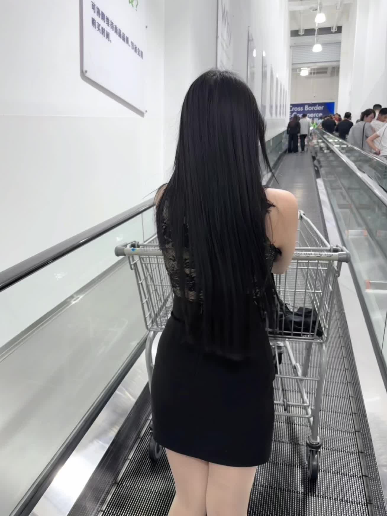周末的山姆全是人