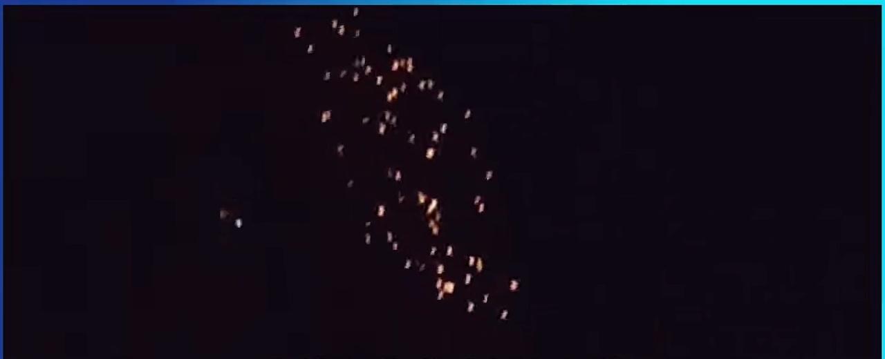 现在外界都觉得内塔尼亚胡物理消失比活着更有价值。活着绝大多数人盼着他没了，这两天