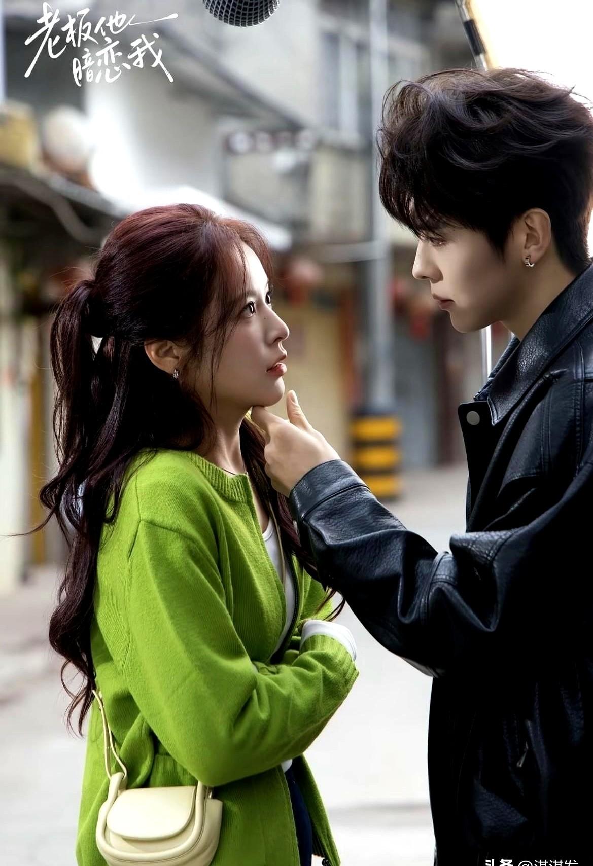 短剧圈是不是有个玄学？卡戎这哥们跟谁搭都好配！本来是冲着他去看新剧《老板他暗