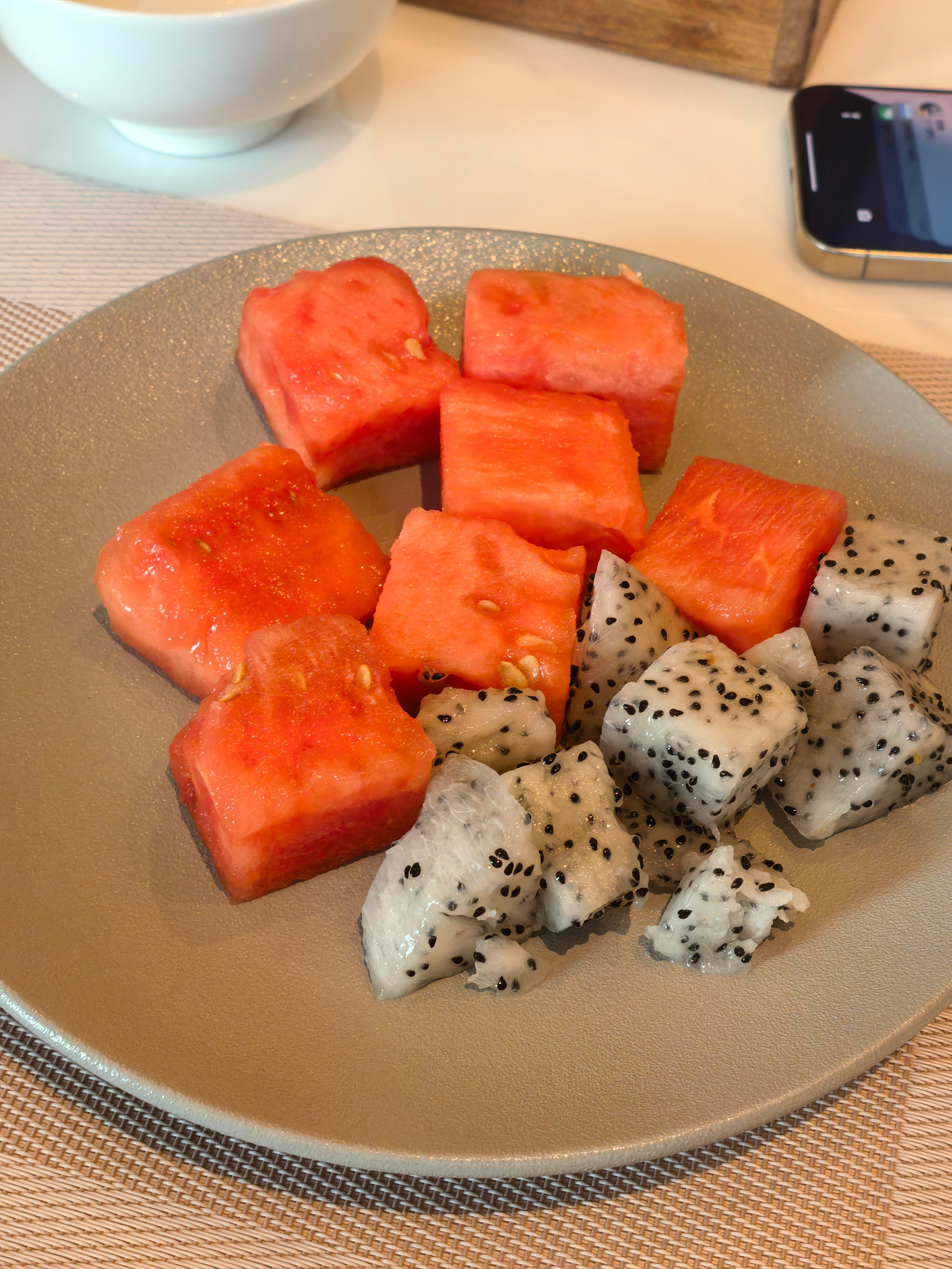 小时候的西瓜都是黑色种子现在的西瓜种子怎么这么白？