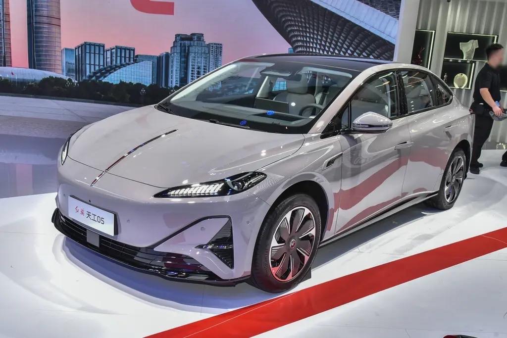 红旗天工05，好物悦人生和孙颖莎搭在一起红旗天工开启红旗纯电中型轿车新高度，将