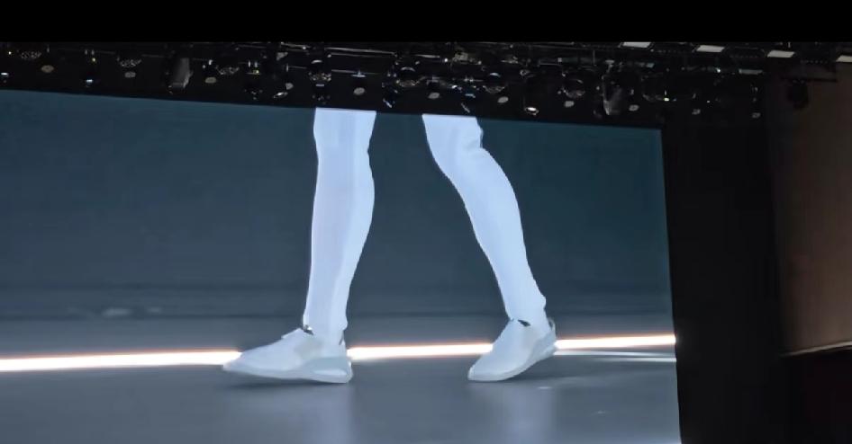 机器人走路为什么脚跟先着地。感觉目前看的市面上的机器人走路都很抽象小鹏这个