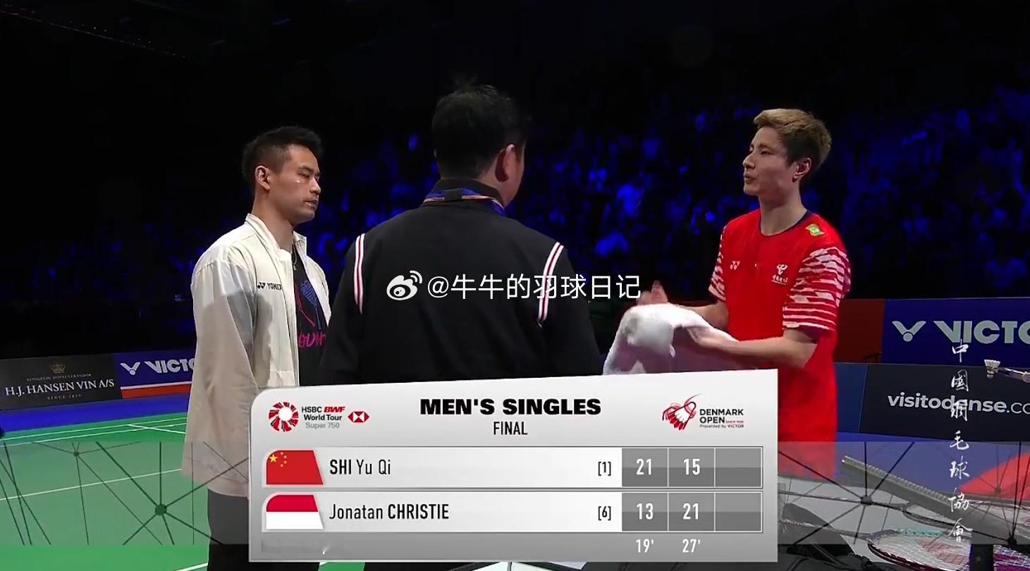 男单决赛石宇奇(1)21-1315-21乔纳坦(6)决胜局！！热点现场