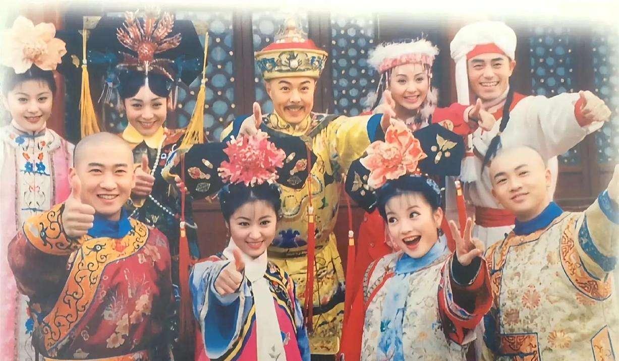 《还珠格格》里乾隆对小燕子和紫薇的态度简直是一部大型双标现场啊！第一部里小燕子活