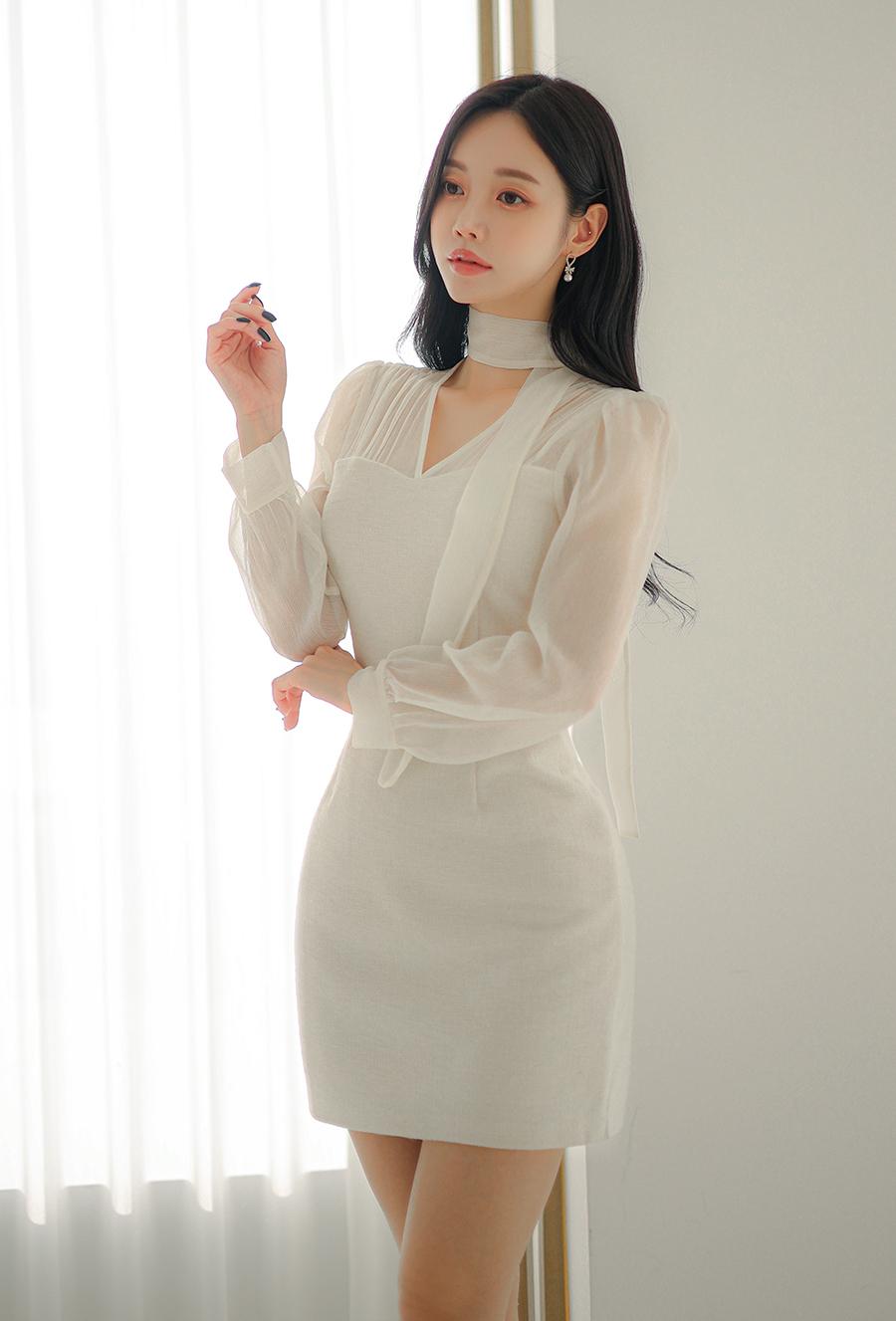 白裙，无疑是展现女性魅力的绝佳之选！瞧那孙允珠的白裙写真，优雅与灵动完美交融，美