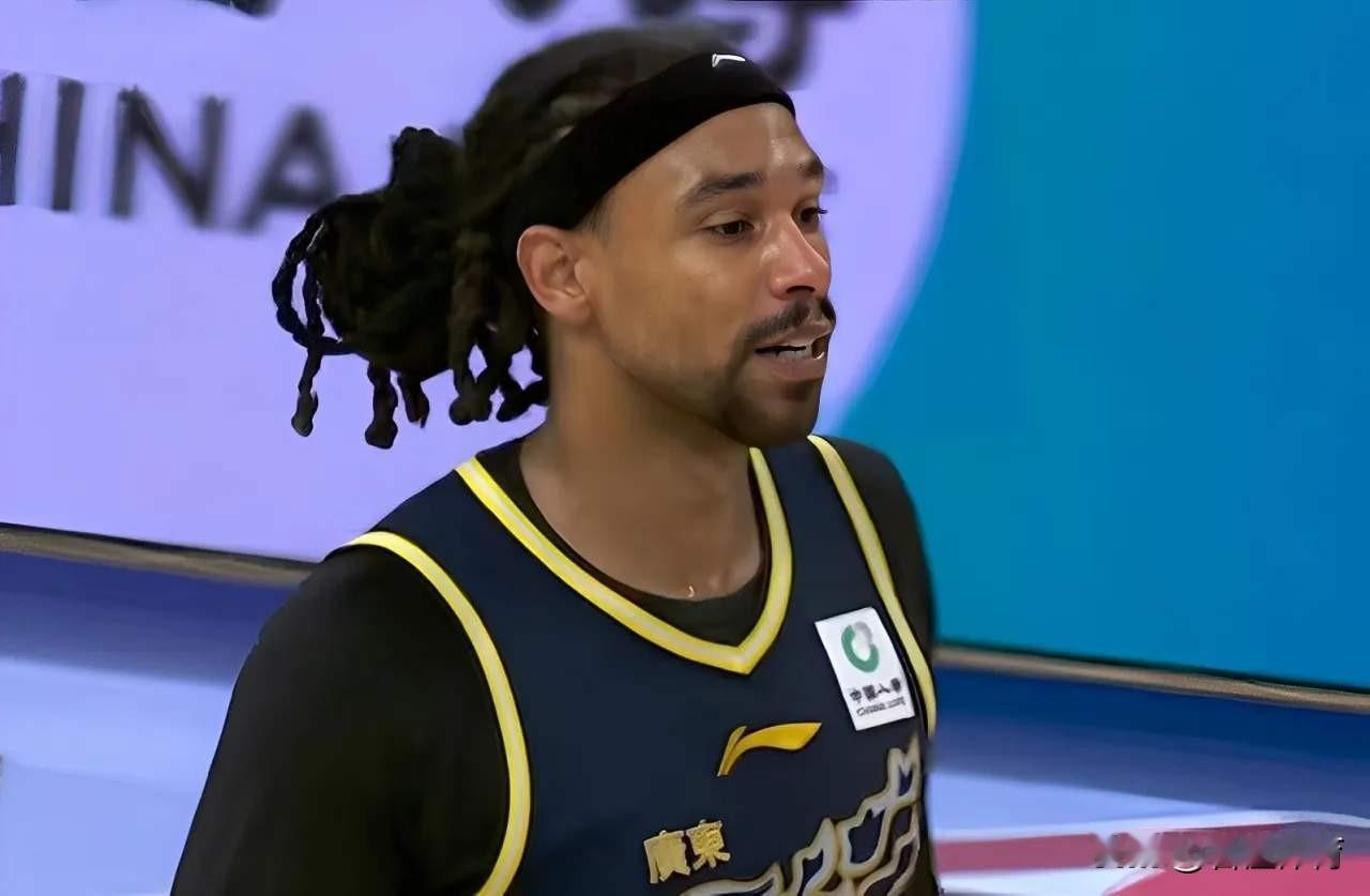 萨林杰还是广东队最稳的外援，因为萨姆纳、奎因的缺点太明显且致命了！在CBA，