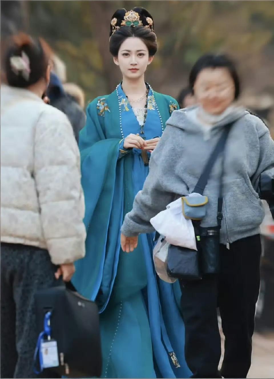 陈钰琪这个剧终于看到了让我眼前一亮的妆造，那服装跟那个婉宁公主的一样