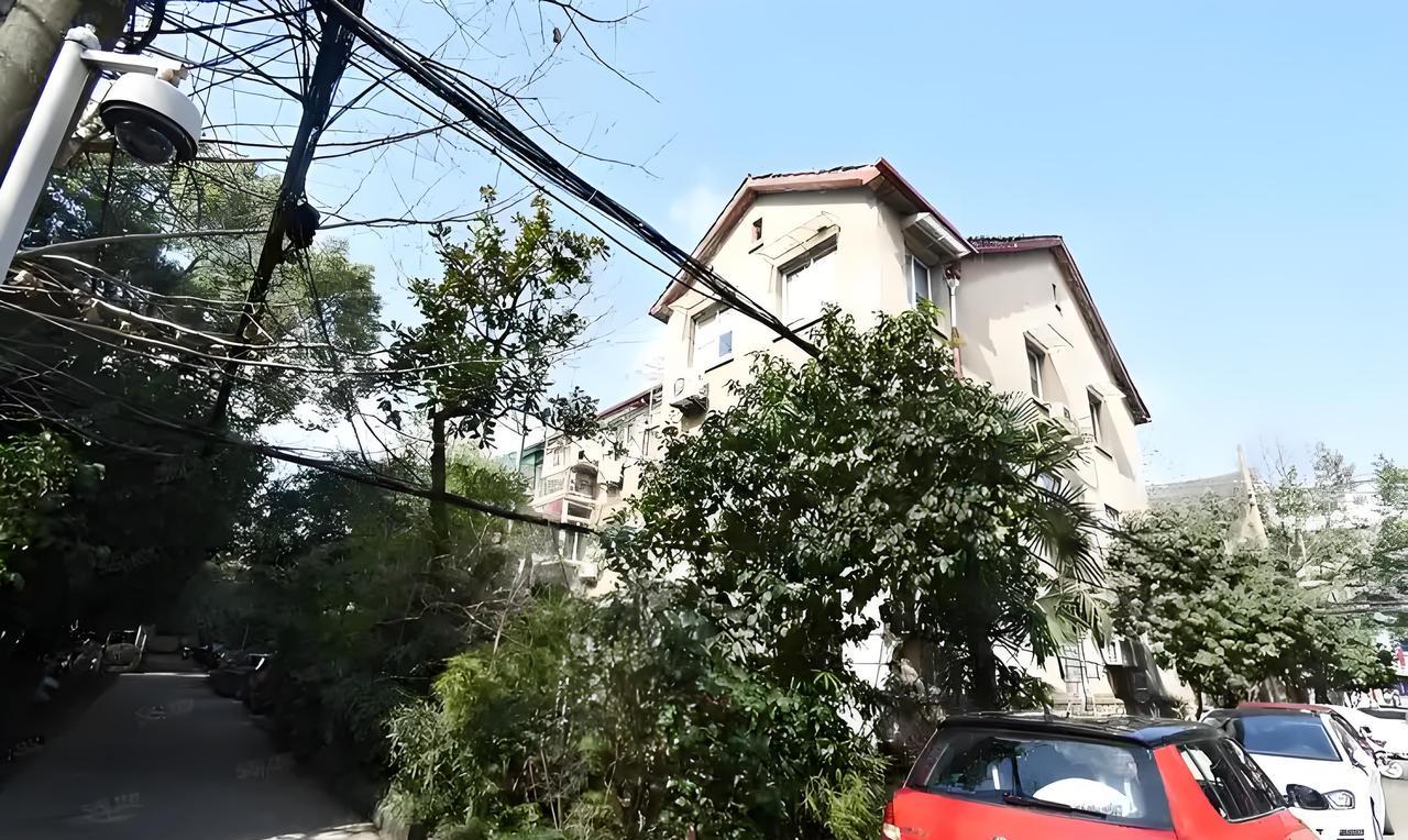 最近，杭州一个老破小要拆掉重建？这个小区就是松木场铁路新村，确实有这回事，目前正