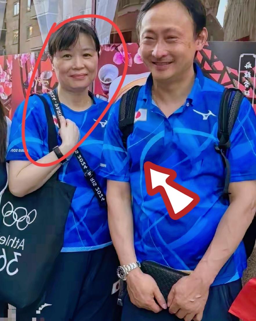 不知道有人发现没有张本智和的爸妈有点不对劲明明这俩孩子现在赚的钱还真不少，