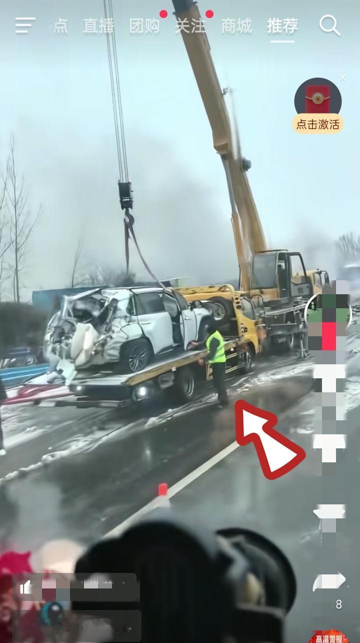 这到底是谁的锅？雪天高速惊魂一幕！刚刷到南阳唐河县这段视频，直接给我看懵了